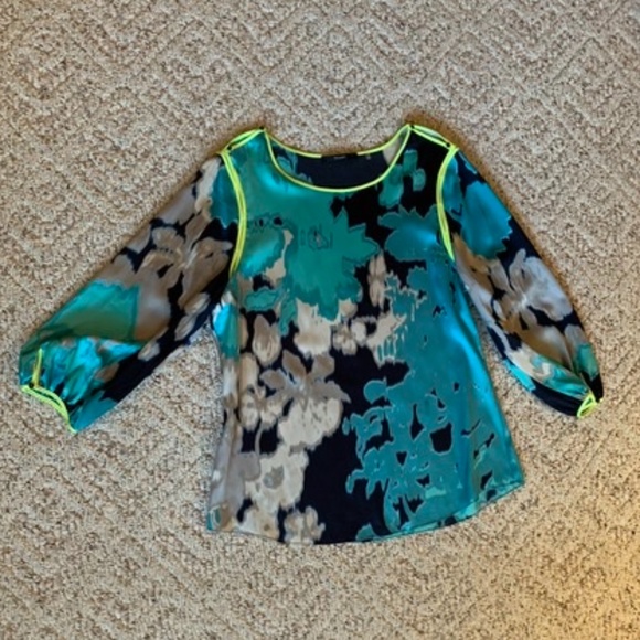 Abstract Patterned Blouse - Picture 1 of 5